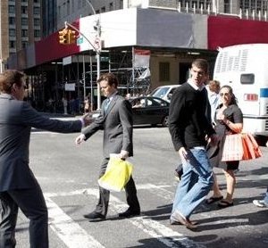 Kevin Connolly e Michael Phelps in una scena dell'episodio 'Return to Queens Blvd' della quinta stagione di Entourage