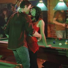 Micah Alberti e Genevieve Cortese  in una sequenza dell'episodio 'Diplomazia' della serie tv Wildfire