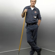 Neil Flynn posa per una foto promozionale dell'ottava stagione di Scrubs