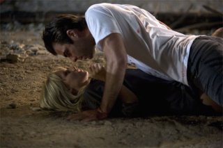 Kristen Bell e Zachary Quinto in una scena dell'episodio The Eclipse : Part 2 di Heroes