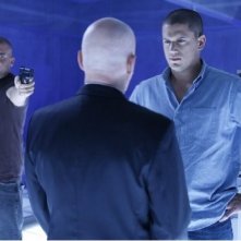 Dominic Purcell, Wentworth Miller e Leon Russom in una scena dell'episodio Selfless di Prison Break