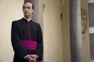 Fabrizio Gifuni interpreta Papa Montini nella fiction Paolo VI - Il Papa nella tempesta