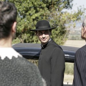 Fabrizio Gifuni interpreta Giovanni Battista Montini che diventerà Papa Paolo VI nella fiction Rai Paolo VI - Il Papa nella tempesta