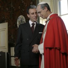 Gaetano Aronica (Aldo Moro) e Fabrizio Gifuni (Papa Montini) in una scena della fiction Paolo VI - Il Papa nella tempesta