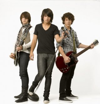 Nick Jonas, Joe Jonas e Kevin Jonas, alias The Jonas Brothers, in una foto promozionale del film Camp Rock