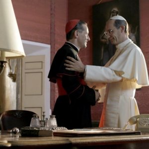 Maciej Robakiewicz (Karol Wojtyla) e Fabrizio Gifuni (Papa Montini) in una scena della fiction Paolo VI - Il Papa nella tempesta