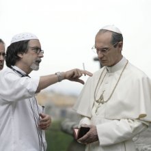 Mauro Marino, il regista Fabrizio Costa e Fabrizio Gifuni sul set della fiction Paolo VI - Il Papa nella tempesta