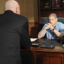 Wentworth Miller e Leon Russom in una scena dell'episodio Selfless di Prison Break