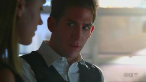 Eric Szmanda e Lauren Lee Smith in una scena dell'episodio Woulda, Coulda, Shoulda di CSI.