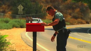 George Eads in una scena dell'episodio Woulda, Coulda, Shoulda di CSI.