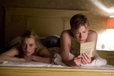 David Kross e Kate Winslet amanti in The Reader