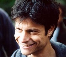 Andrea Sartoretti in una scena del film Eccomi qua