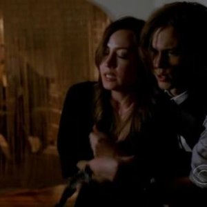 Courtney Ford e Matthew Gray Gubler in una scena dell'episodio '52 Pickup' della serie tv Criminal Minds