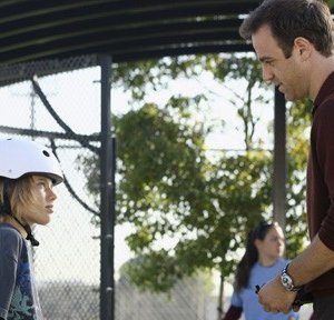 Dean Misch insieme a Paul Adelstein in una scena dell'episodio 'Addison dà una festa' della prima stagione di Private Practice