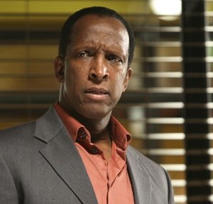 Dorian Harewood in una scena dell'episodio 'Una visita inaspettata' della serie tv Private Practice