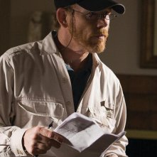 Il regista Ron Howard impegnato sul set del film Frost/Nixon