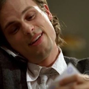 Matthew Gray Gubler alla fine dell'episodio '52 Pickup' della serie tv Criminal Minds