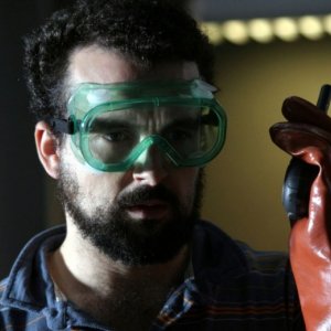 Nacho Vigalondo in una scena del film Timecrimes