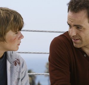 Paul Adelstein con Miles Heizer in una scena dell'episodio 'Addison dà una festa' della prima stagione di Private Practice