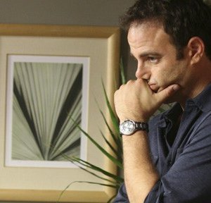 Paul Adelstein in una scena dell'episodio 'Una visita inaspettata' della serie tv Private Practice