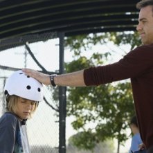 Paul Adelstein  insieme a Dean Misch in una scena dell'episodio 'Addison dà una festa' della prima stagione di Private Practice