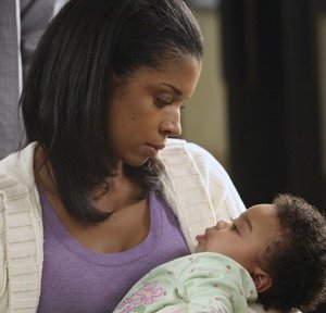 Susan Kelechi Watson in un momento dell'episodio 'Una visita inaspettata' della serie tv Private Practice