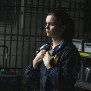 Amber Tamblyn in una scena del pilot di The Unusuals