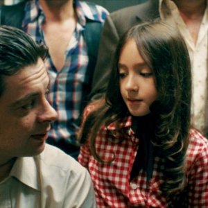 Benjamin Biolay e Léora Barbara in una scena del film Stella