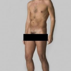 Il produttore Cesare Petrillo della Theodora Films (società di produzione indie) posa nudo per sostenere il quotidiano Il Manifesto, a rischio di chiusura.