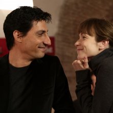 Stefania Rocca Ed Emilio Solfrizzi In Una Foto Di Scena Della Serie Tutti Pazzi Per Amore 98789