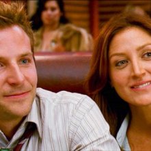 Bradley Cooper e Sasha Alexander in una scena del film Yes Man