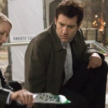Naomi Watts e Clive Owen in una scena del film The International