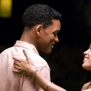 Will Smith e Rosario Dawson in una scena del film Sette anime