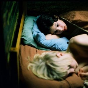 Kåre Hedebrant e Lina Leandersson in un'immagine del film Let the Right One in