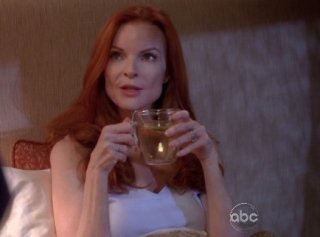Marcia Cross in una scena dell'episodio Me and My Town della serie Desperate Housewives.