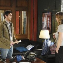 Dave Annable e Emily VanCamp in una scena dell'episodio 'Unfinished Business' della serie tv Brothers & Sisters