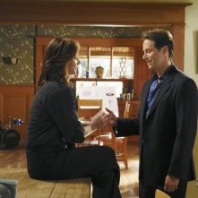 Rachel Griffiths insieme a  Steven Weber nell'episodio 'Unfinished Business' della serie Brothers & Sisters