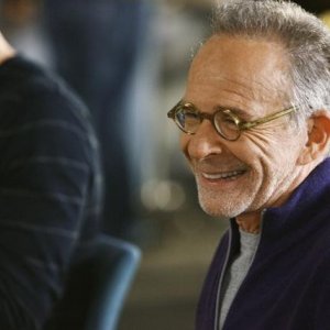 Ron Rifkin in un momento dell'episodio 'Just a Sliver' della serie tv Borthers and Sisters