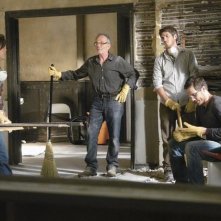 Sally Field, Ron Rifkin, Dave Annable, Luke MacFarlane e Matthew Rhys nell'episodio 'Unfinished Business' della terza stagione di Brothers & Sisters