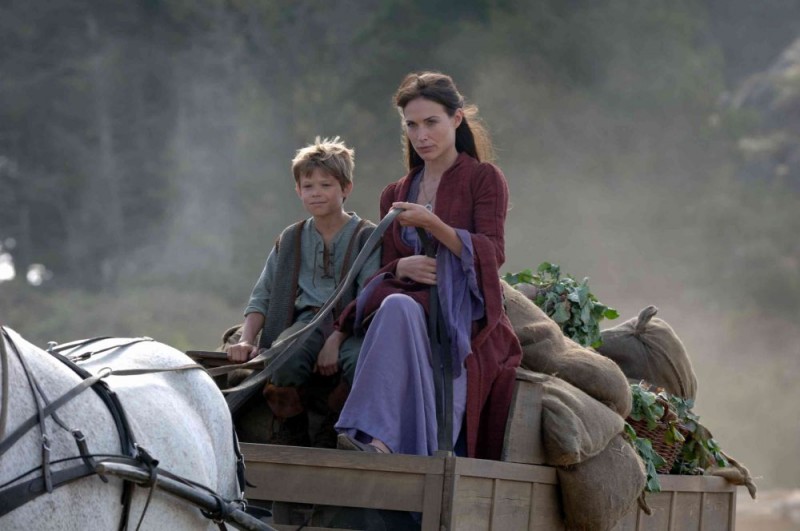 Colin Ford E Claire Forlani In Un Immagine Del Film In The Name Of The King A Dungeon Siege Tale 99341