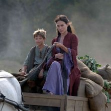 Colin Ford e Claire Forlani in un'immagine del film In the Name of the King: A Dungeon Siege Tale