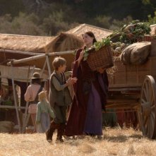 Colin Ford e Claire Forlani in una scena del film In the Name of the King: A Dungeon Siege Tale