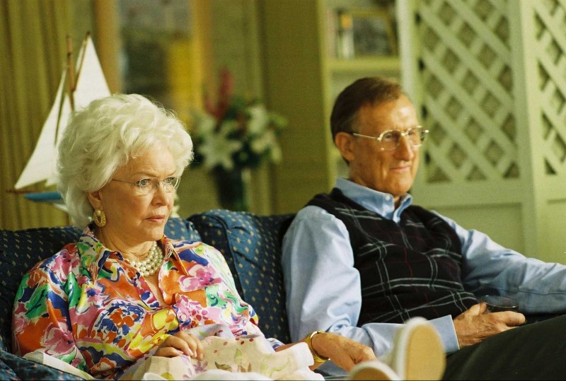 Ellen Burstyn Nei Panni Di Barbara Bush E James Cromwell George H W Bush In Una Scena Del Film W 99262