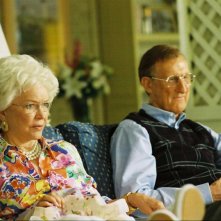 Ellen Burstyn (nei panni di Barbara Bush) e James Cromwell (George H. W. Bush) in una scena del film W.