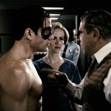 Gabriel Macht, Sarah Paulson e Dan Lauria in una scena del film The Spirit