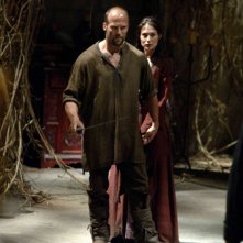 Jason Statham e Claire Forlani in un'immagine del film In the Name of the King: A Dungeon Siege Tale