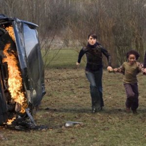 Jennifer Connelly, Jaden Smith e Keanu Reeves in una scena del film Ultimatum alla Terra