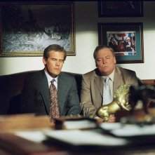 Josh Brolin e Stacy Keach in una scena del film W.