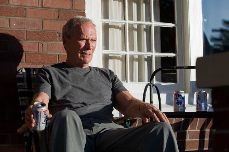 Clint Eastwood in una sequenza di Gran Torino