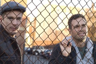 Ethan Hawke e Mark Ruffalo in una scena del film What Doesn't Kill You